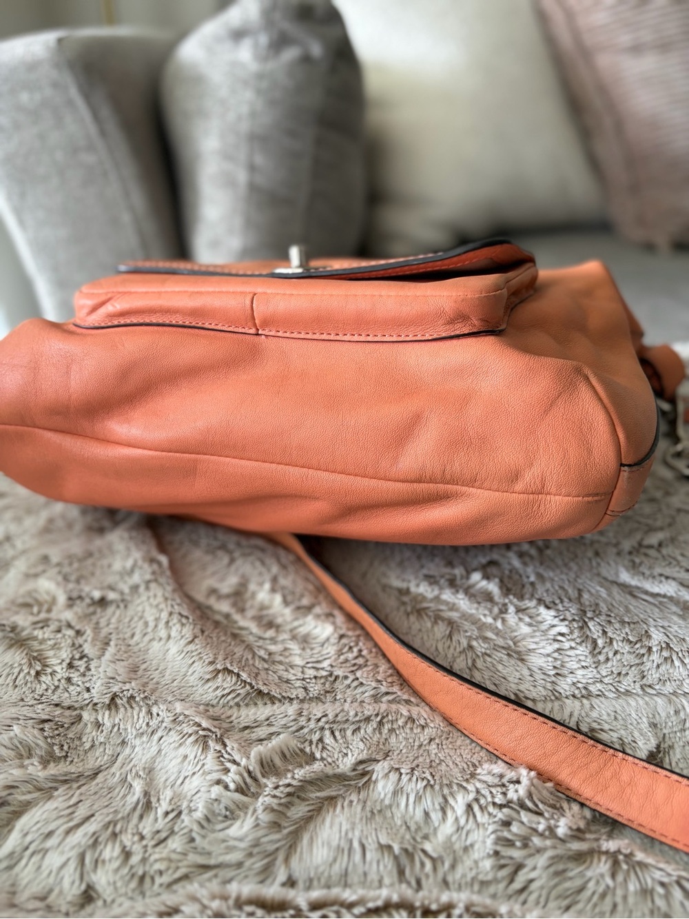 Coach Legacy Courtenay Peach Leather Hobo with Front Turn-Lock Pocket - Picture 5 of 7